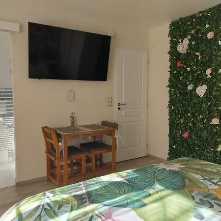 Holiday home Gite Les Nids De La Baie Favieres (Somme)